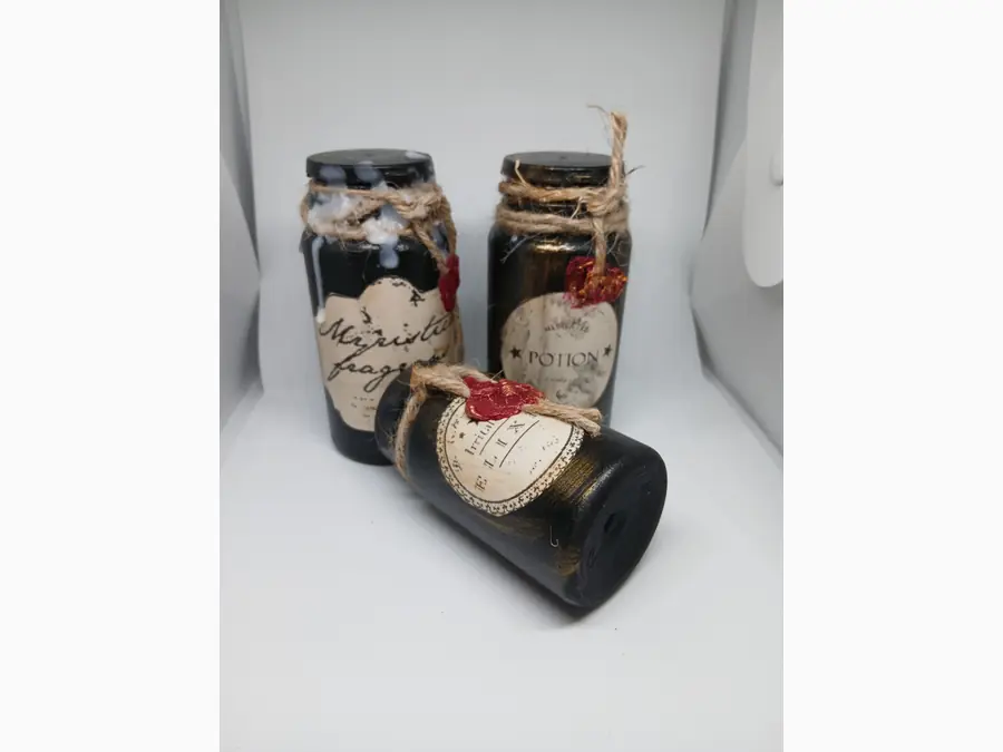 Vintage-Potion-Flasche mit Wachssiegel als Halloween-Deko